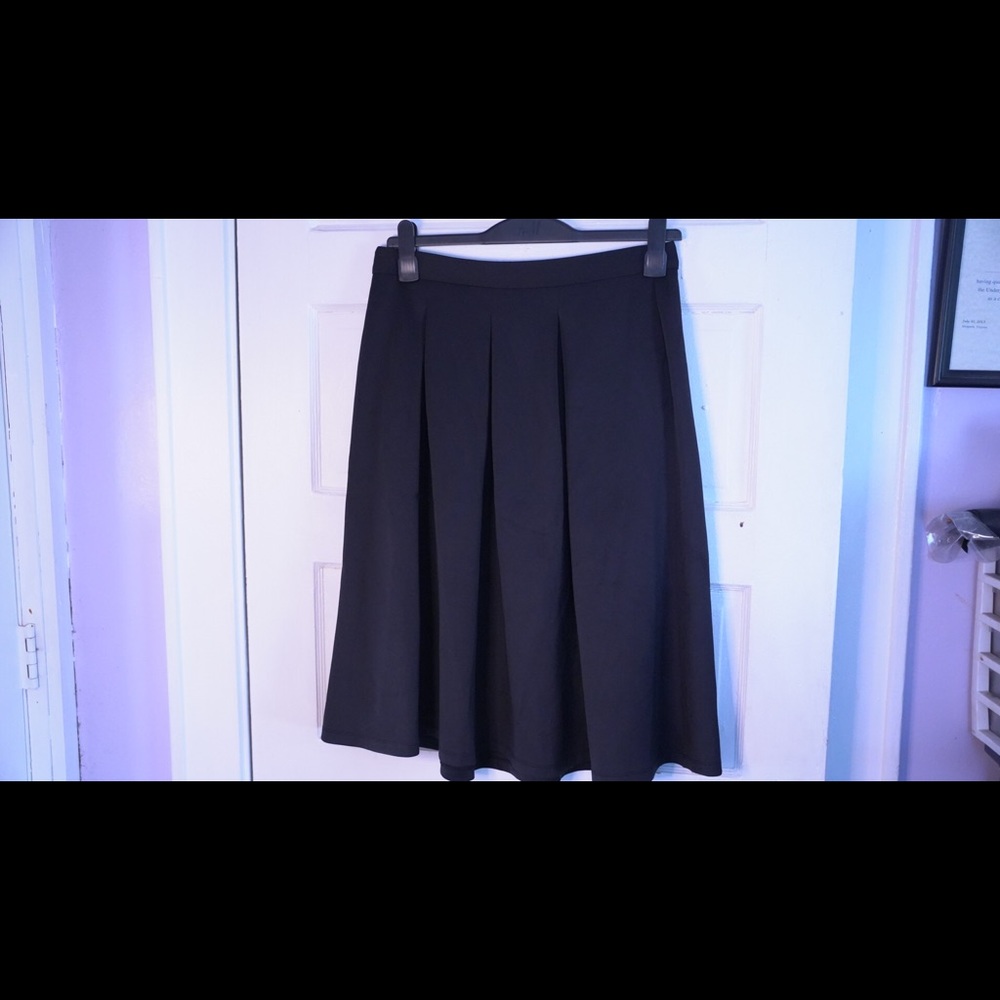 Black pleated skirt